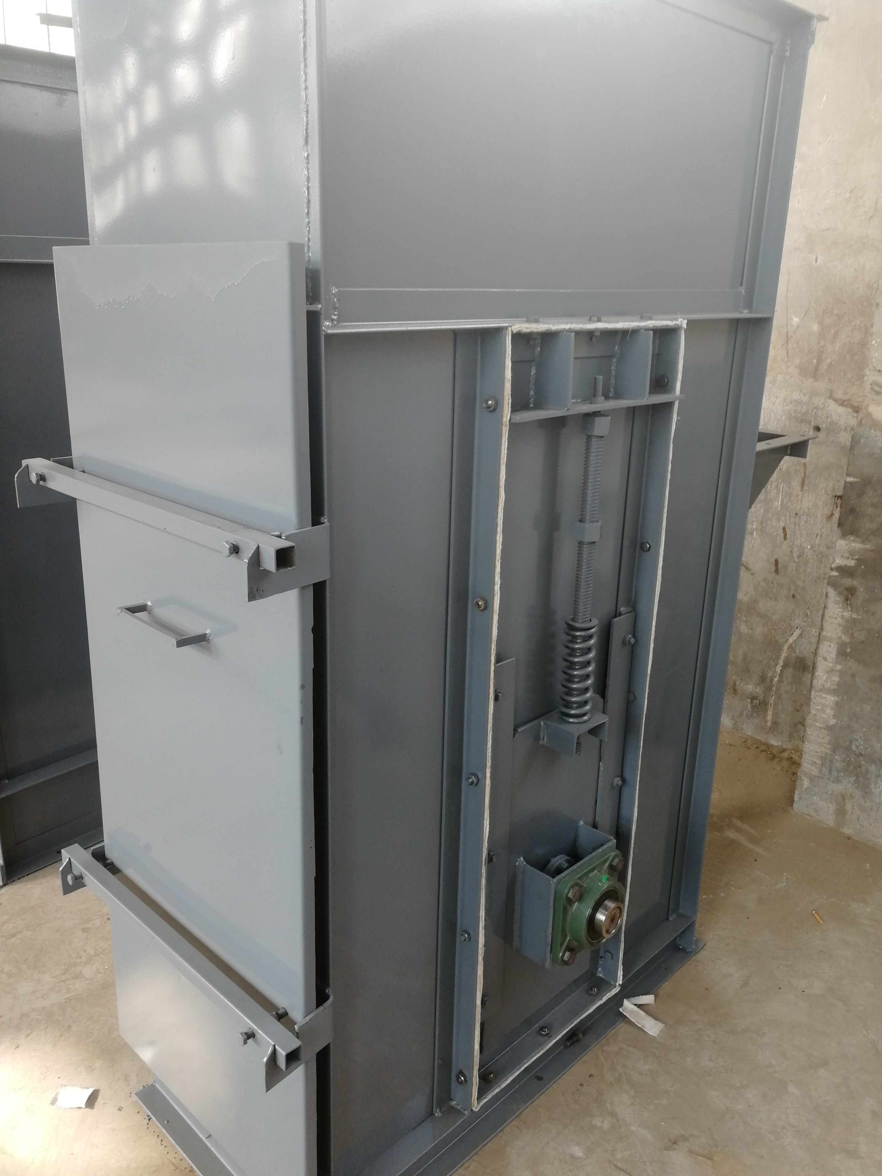 斗式提升機尾輪常出現哪些問題(斗式提升機尾輪安裝)